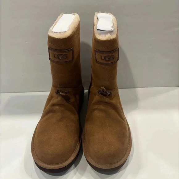 Uggs Classic Short Toggler Women’s Boots Size 9 NWT Color Chestnut - Picture 1 of 7